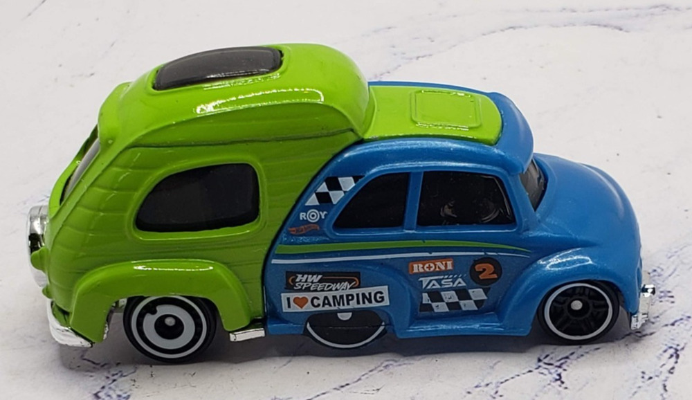 2025 Hot Wheels Getaways RV There Yet Blue Green VW Car Camper